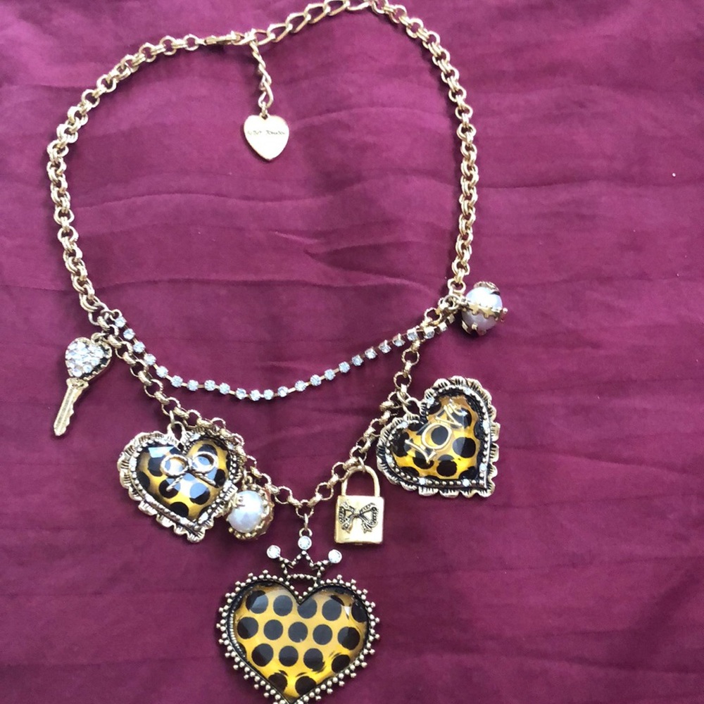 Like new Betsy Johnson necklace
